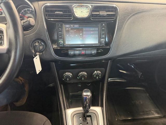 2013 Chrysler 200 Touring