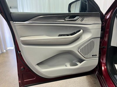 2022 Jeep Grand Cherokee Overland