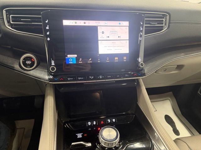 2024 Jeep Wagoneer L Base