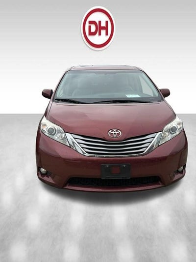 2016 Toyota Sienna XLE 8 Passenger