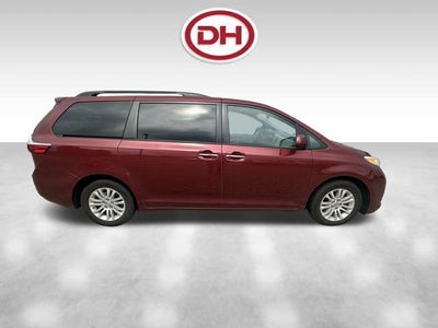 2016 Toyota Sienna XLE 8 Passenger