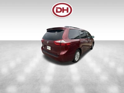 2016 Toyota Sienna XLE 8 Passenger