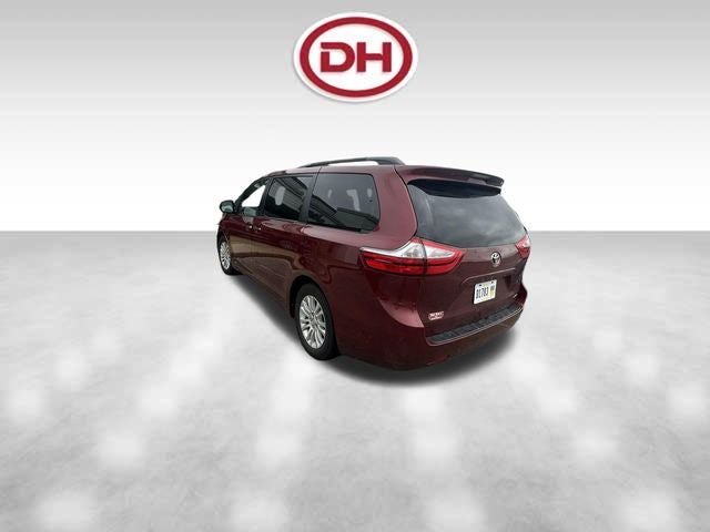 2016 Toyota Sienna XLE 8 Passenger